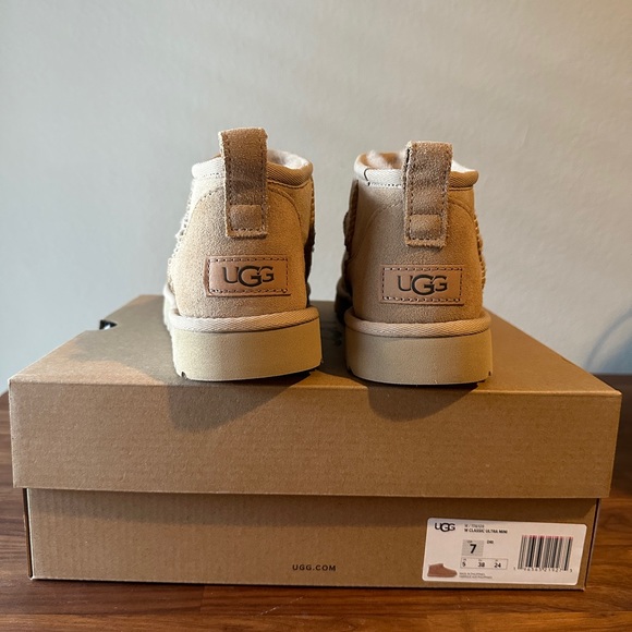 UGG Ultra Mini Classic Driftwood! - Picture 3 of 7